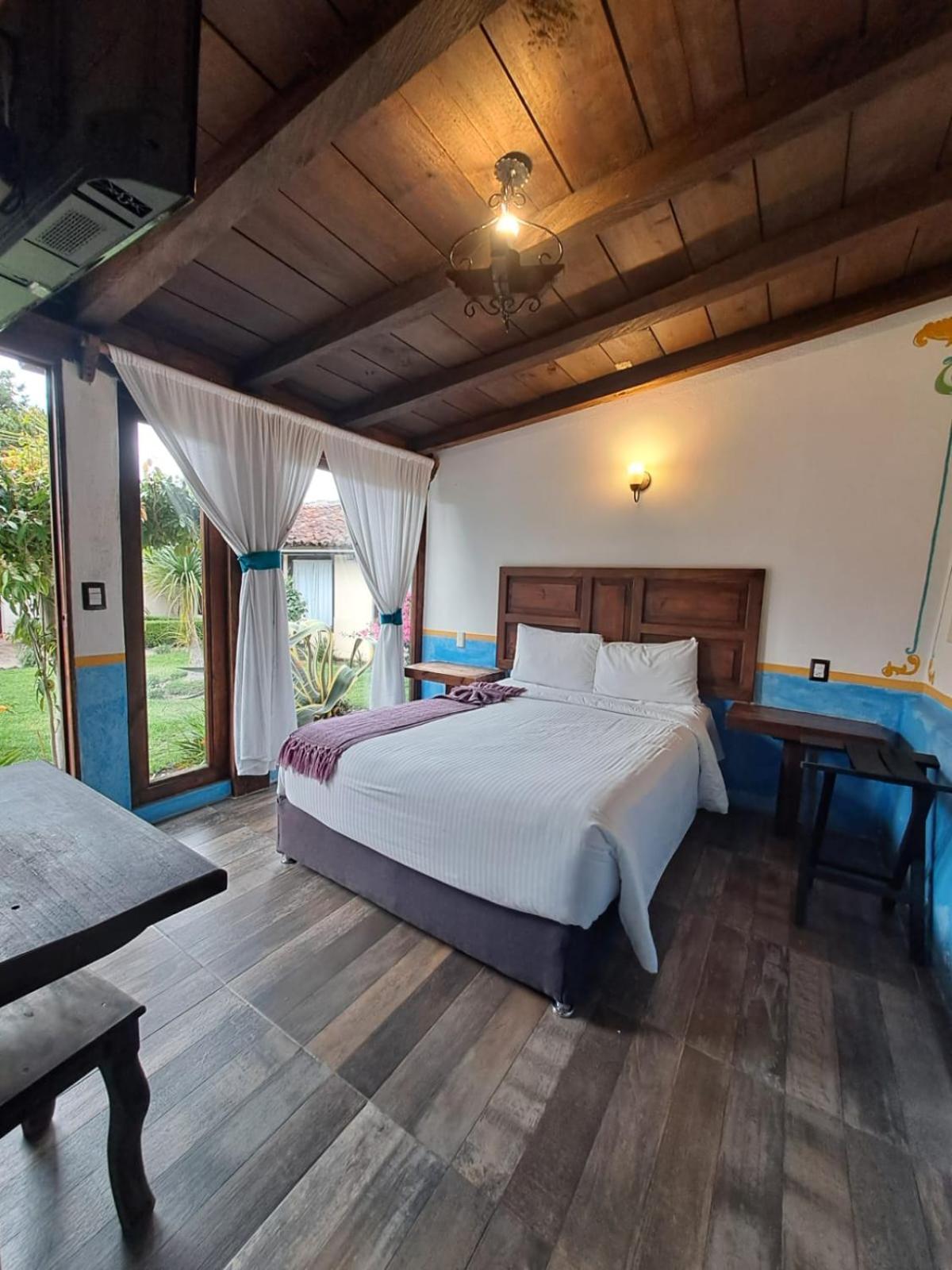 Hotel La Capilla Сан-Кристобаль-де-Ла-Касас Экстерьер фото
