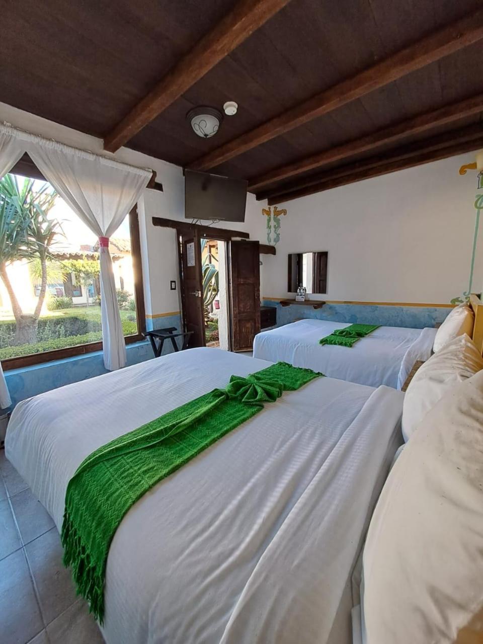 Hotel La Capilla Сан-Кристобаль-де-Ла-Касас Экстерьер фото