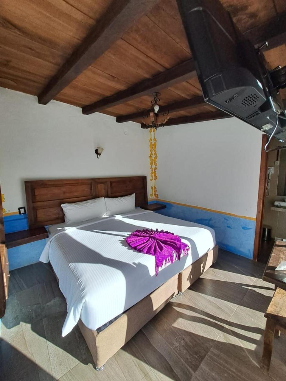 Hotel La Capilla Сан-Кристобаль-де-Ла-Касас Экстерьер фото